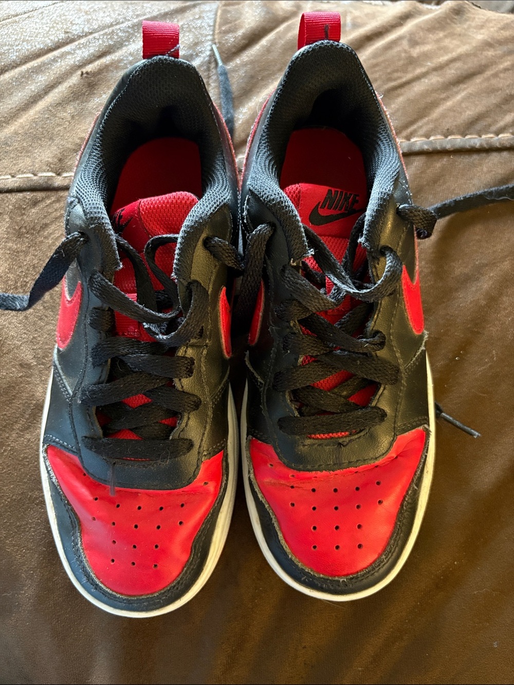 Nike Kids Red & Black Low-Top Sneakers